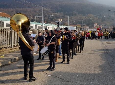 La banda suona