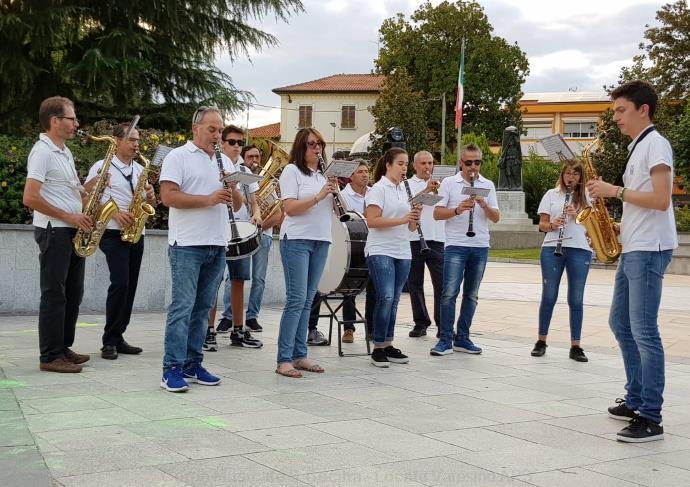 La banda suona