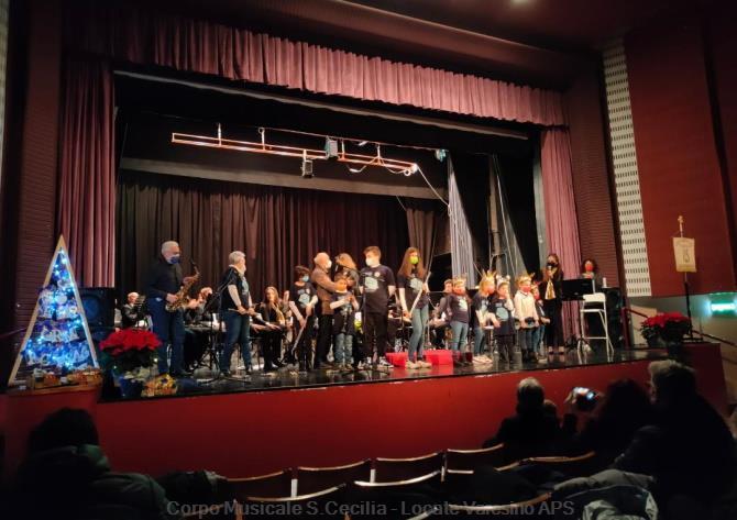 Tutti gli allievi sul palco